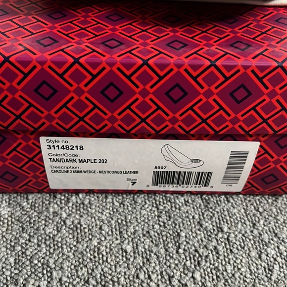 Authentic brand new in box Tory Burch tan wedge shoes size 7 (fits like a 6.5) - Picture 7 of 8